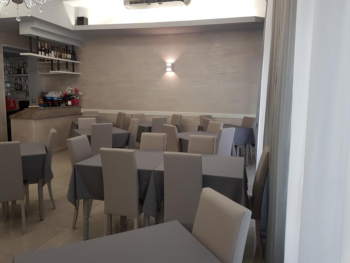 Albergo Paris Sottomarina Buitenkant foto
