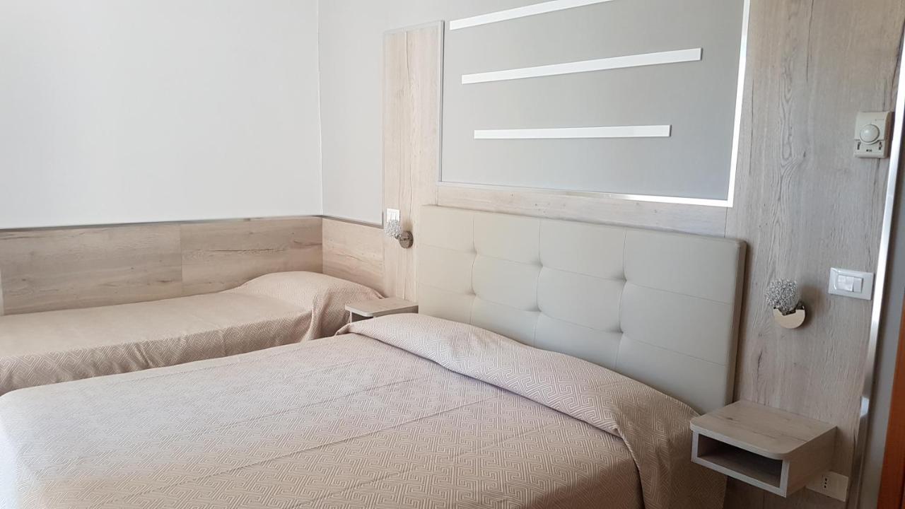 Albergo Paris Sottomarina Buitenkant foto